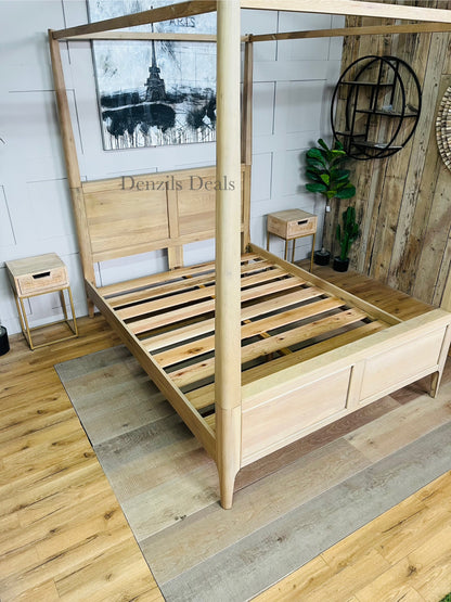 King-Size Four-Poster Bed, NEWTON Light Natural Solid Oak Bed