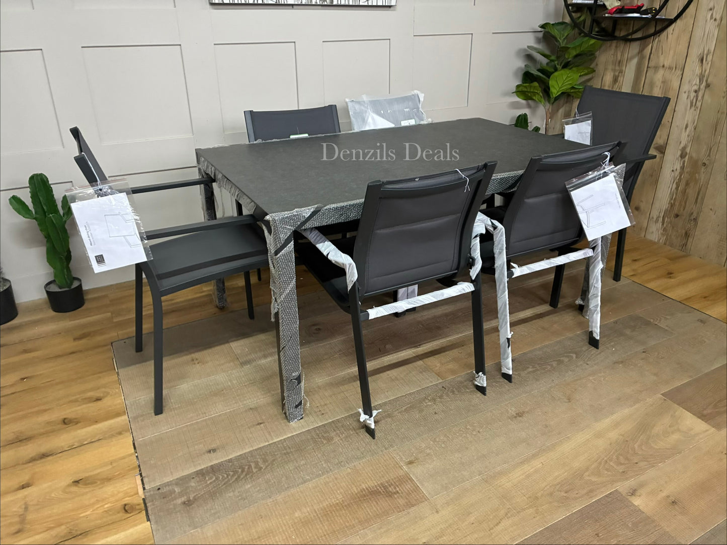 John Lewis Tampa outdoor Dining Table With 6 dining chairs 