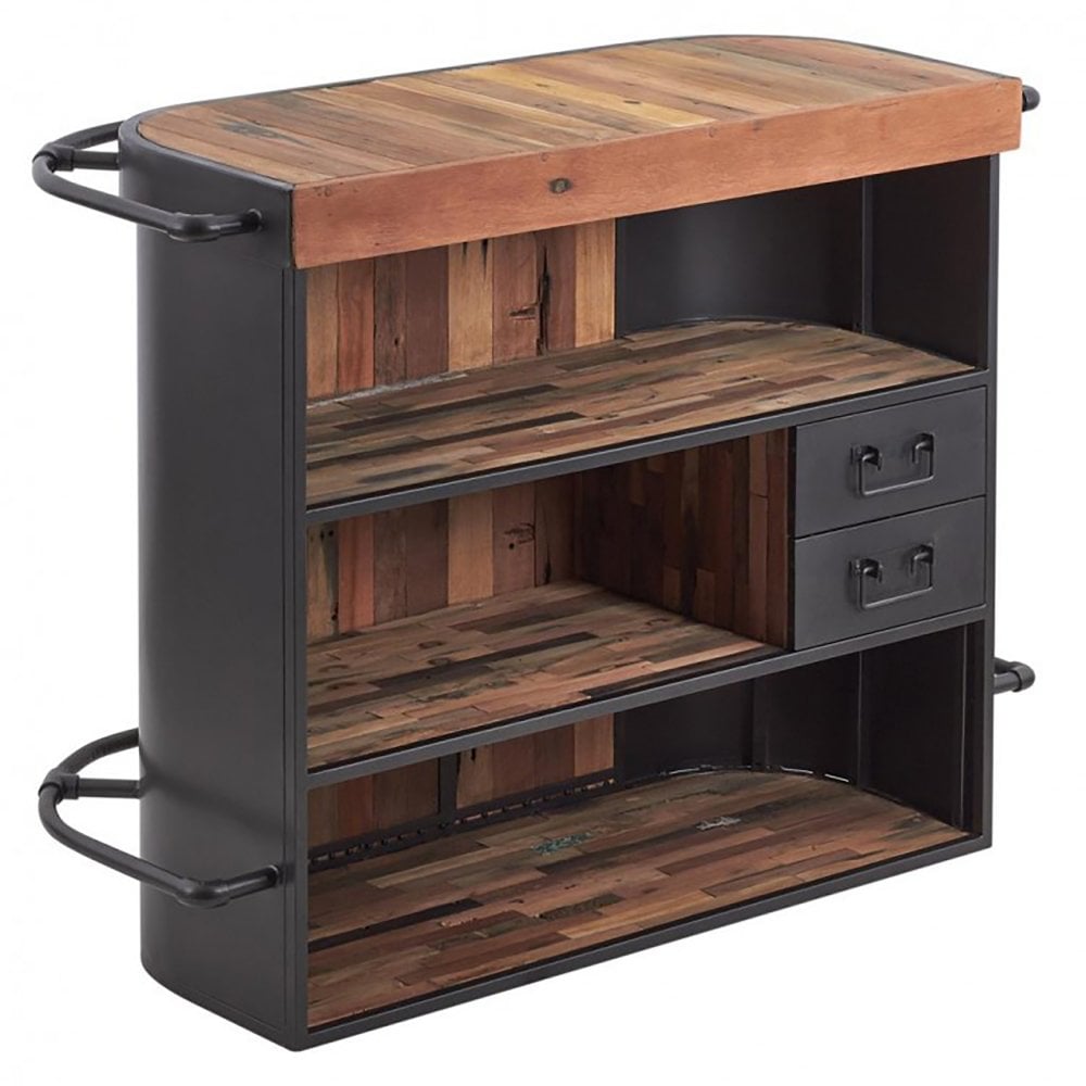 Kleo Small Bar
Reclaimed boatwood and metal panels
Rustic look
