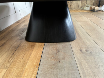 Close up of Nick Scali Allegria square Coffee table base