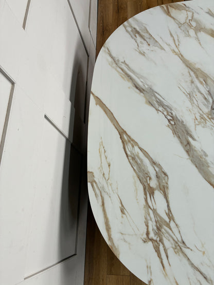 A close-up of Nick Scali Allegria large round tabletop with the white marble pattern and brown veining
