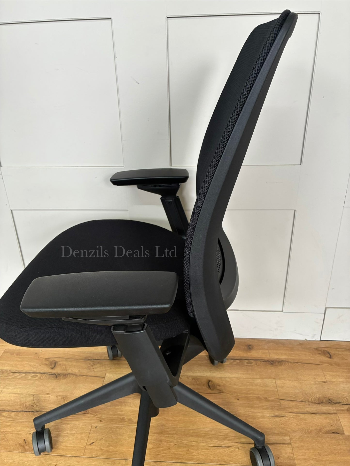 Profile view of the Steelcase Series 2 desk chair highlighting its adaptive LiveBack lumbar support technology and customizable 4D armrests.
