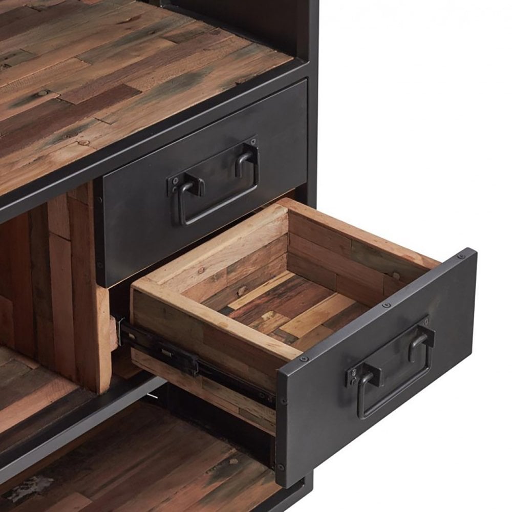 Kleo Small Bar
Reclaimed boatwood and metal panels
Rustic look
Dimensions: 144cm (W) x 110cm (H) x 60cm (D)
